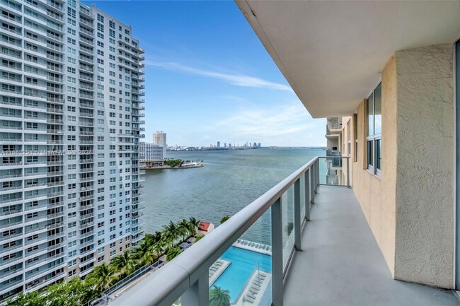 Building Photo - 1155 Brickell Bay Dr