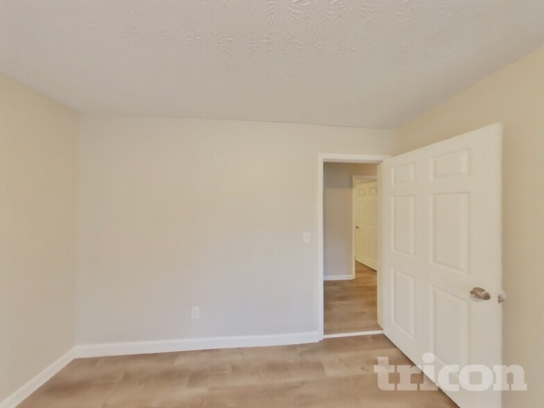 Building Photo - 365 Anna Ave