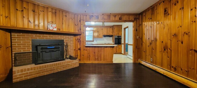 Building Photo - Large brick rancher in Chesterfield County with private back yard.