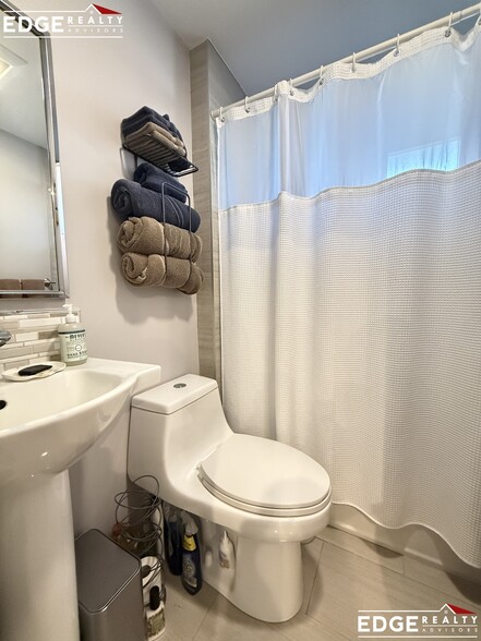 Building Photo - 68 Newbury St