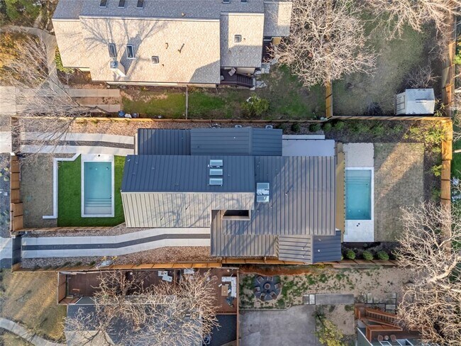 Building Photo - 2107 Brackenridge St