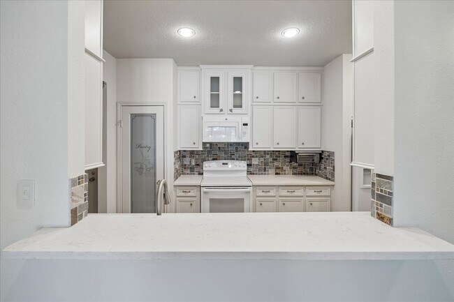 Building Photo - 2475 Underwood St