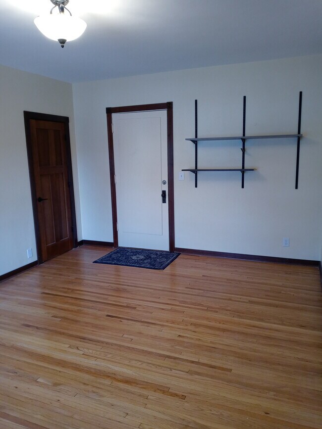 Building Photo - 2733 Girard Ave S