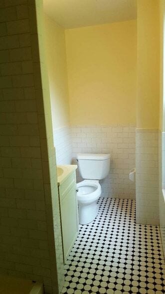 Building Photo - 420 Littleworth Ln