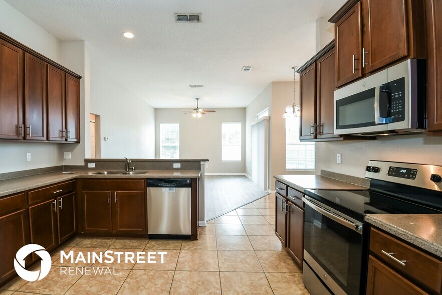Building Photo - 9941 Rose Creek Ct