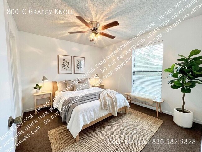 Building Photo - 800 Grassy Knoll