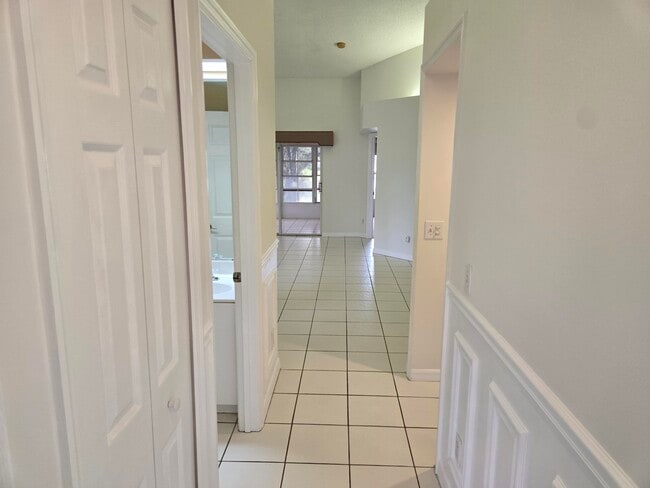 Building Photo - 4234 SE Home Way