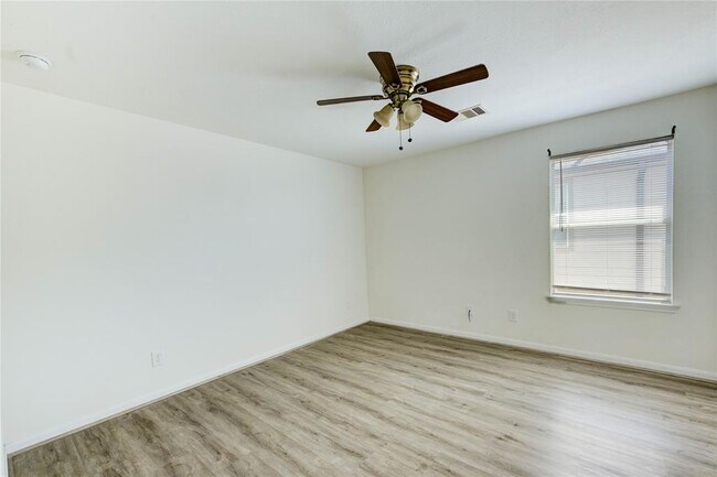 Building Photo - 16003 Peach Bluff Ln