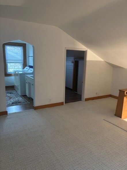 Building Photo - 554 Eastern Pky