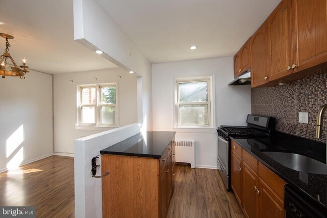 Building Photo - 121 Cherry Parke