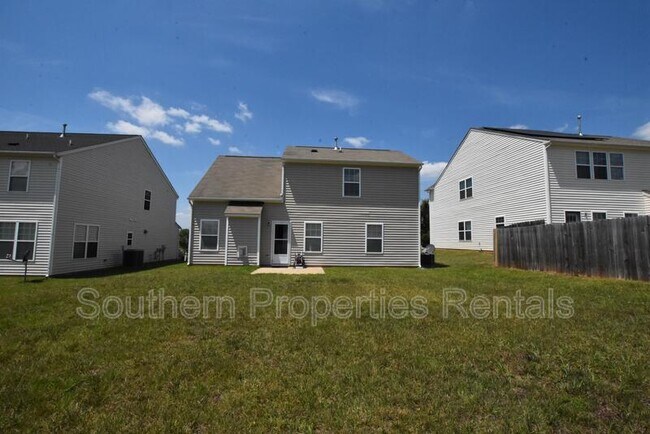 Building Photo - 233 Palace Green Ln