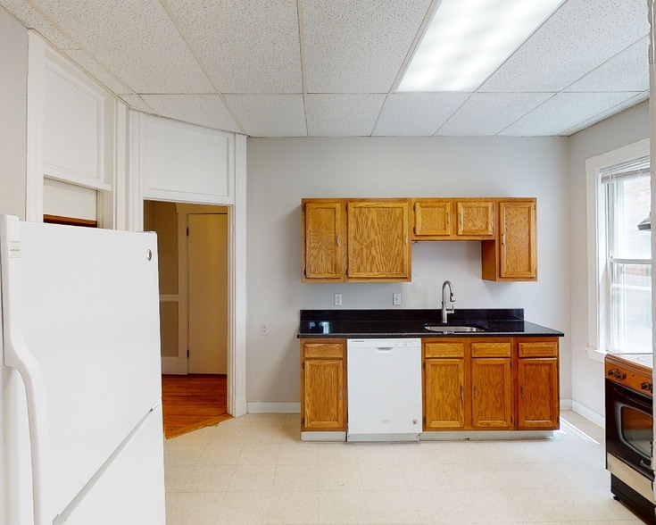Primary Photo - 13 Pleasant St