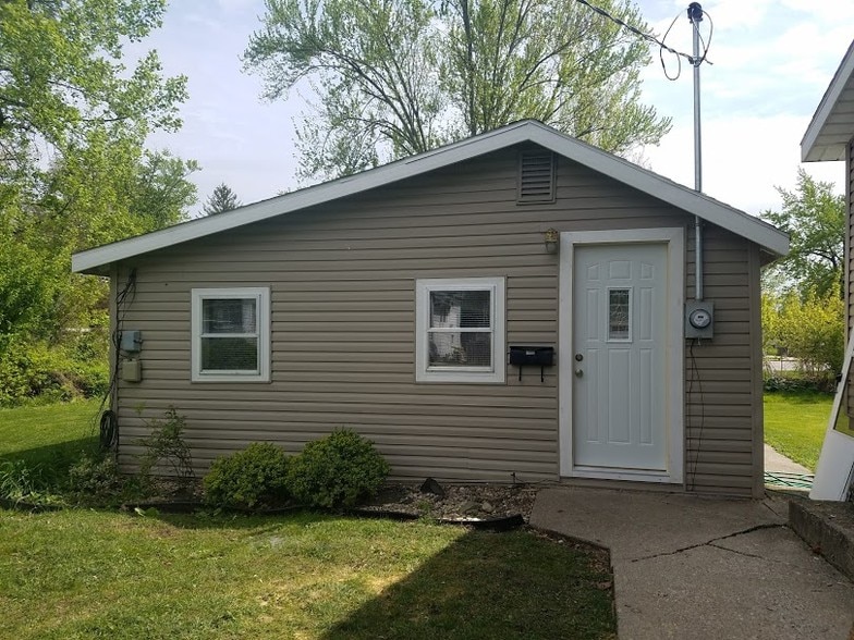 The Cottage at 103 W. 12th St., Winona Lake - 103 12th W St