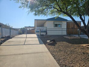 Building Photo - 2 bed/2 bath Manufactured Home in Desirabl...