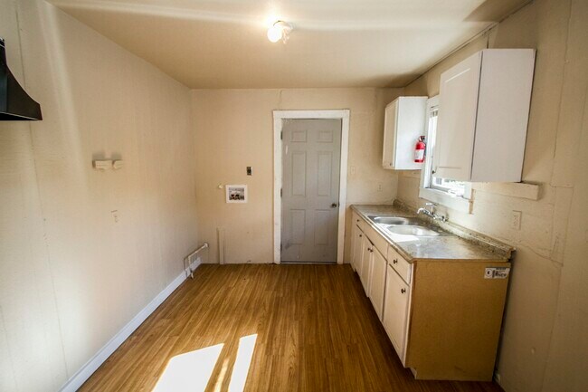 Building Photo - 414 Rotary