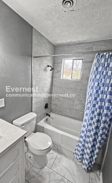 Building Photo - 4922 E Willow St