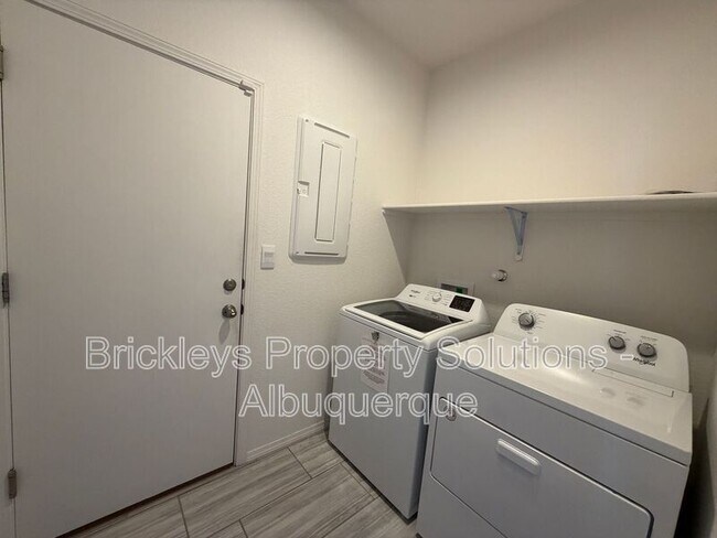 Building Photo - 768 Amatista Lp SE