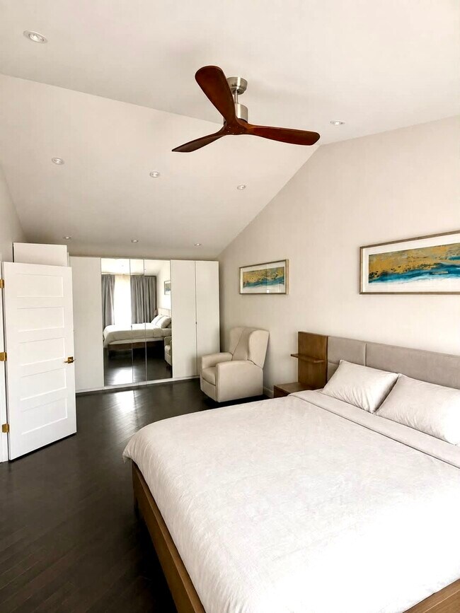 Building Photo - 600 Le Parc Cir