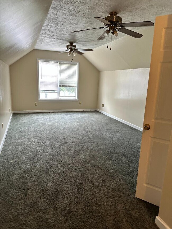 Building Photo - 109 Purple Martin Pl