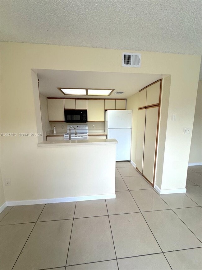 Building Photo - 3287 Coral Lake Dr