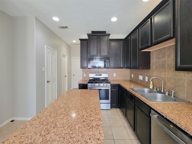 Building Photo - 17146 Amarose Dr