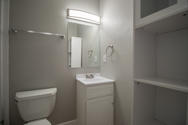 Building Photo - 339 Park Row Ave 1-4