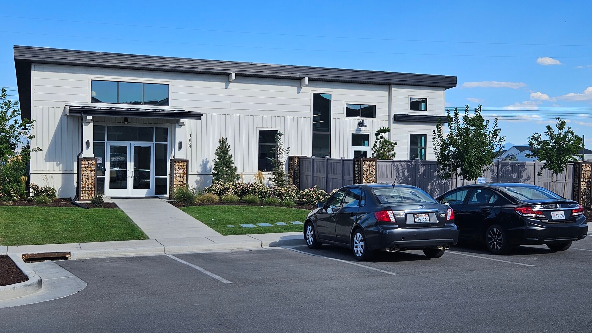 Building Photo - 7271 N Silver Spring Way
