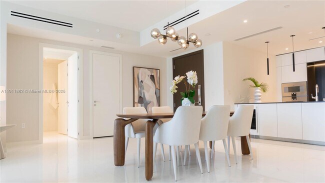 Building Photo - 300 Biscayne Blvd Way