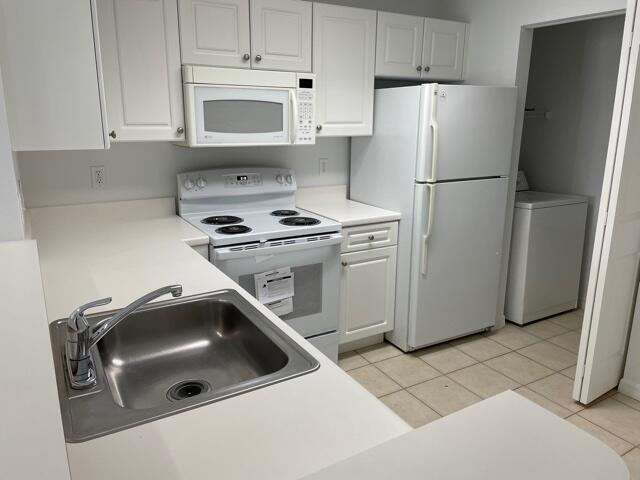 Building Photo - 2804 Sarento Pl