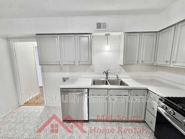 Building Photo - 1185 Deer Trail Ln