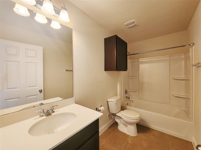 Building Photo - 20028 Ploughshores Ln