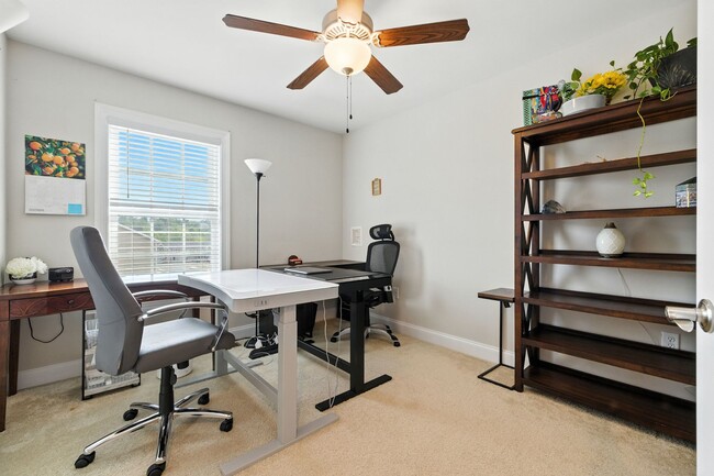 Building Photo - Immaculate Townhouse with Finished Basement