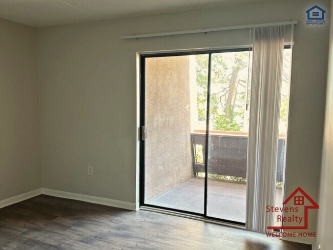 Building Photo - 915 S Seminole Dr