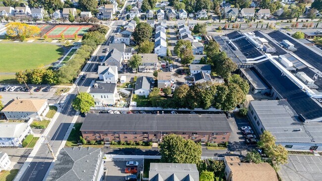 Primary Photo - 146 Willow St