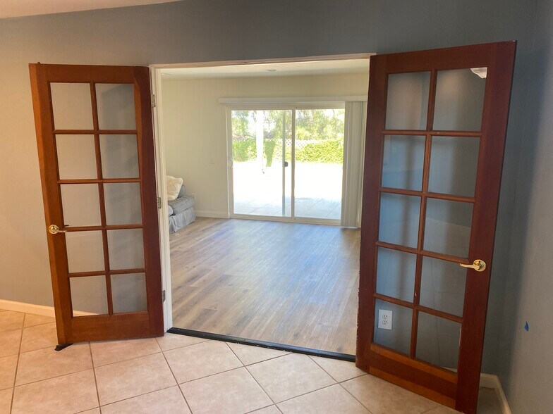 Building Photo - 4076 Mira Costa St