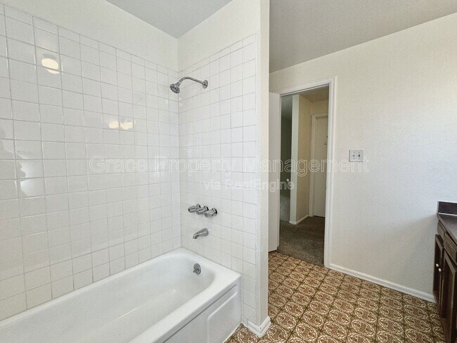 Building Photo - 5728 S Kenton St