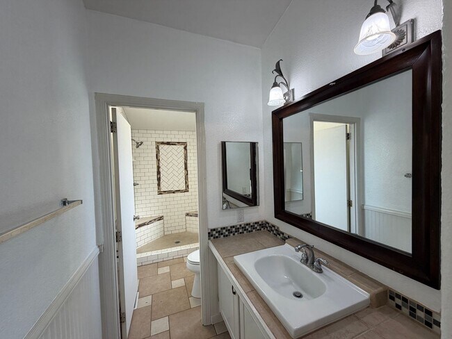 Building Photo - 3 Bedroom Single Story Home Available Near Unser Blvd SW & Bridge Blvd SW!