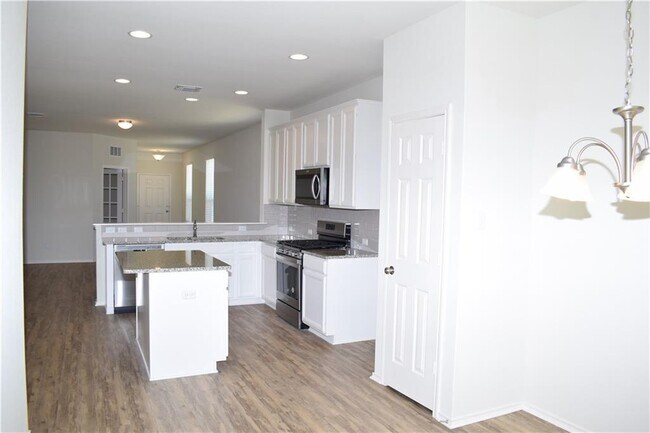 Building Photo - 951 Pepperbark Loop
