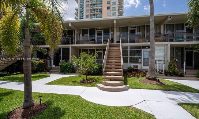 Building Photo - 901 N Birch Rd