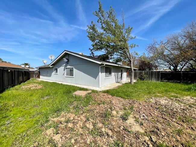 Building Photo - 8976 Laguna Vista Ct