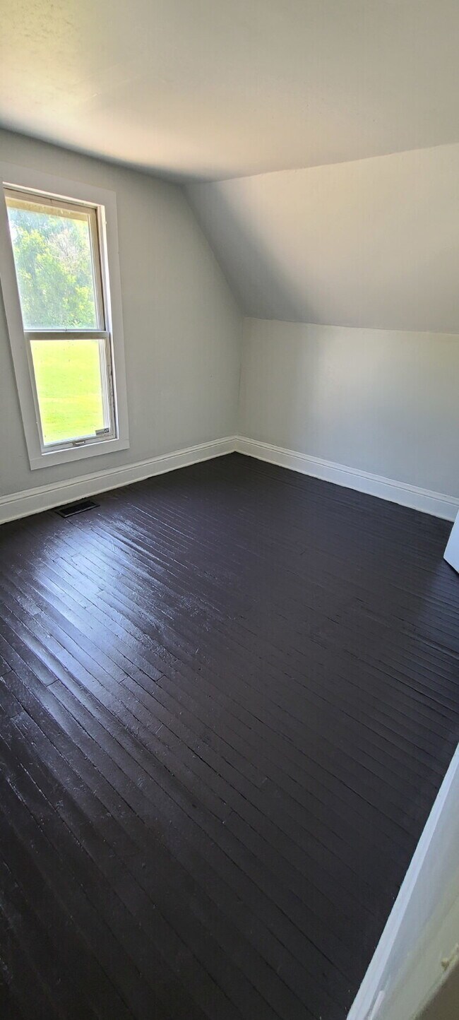 Building Photo - Spacious 4-Bedroom Home in Prime Flint Location