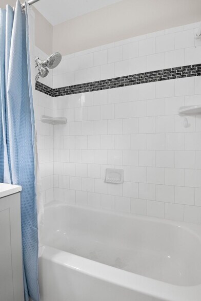 Building Photo - 5600 33rd Ave N