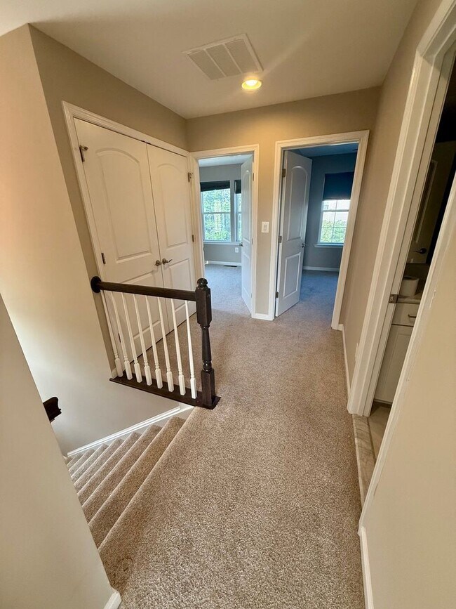 Building Photo - Upscale Millersville Townhouse with garage