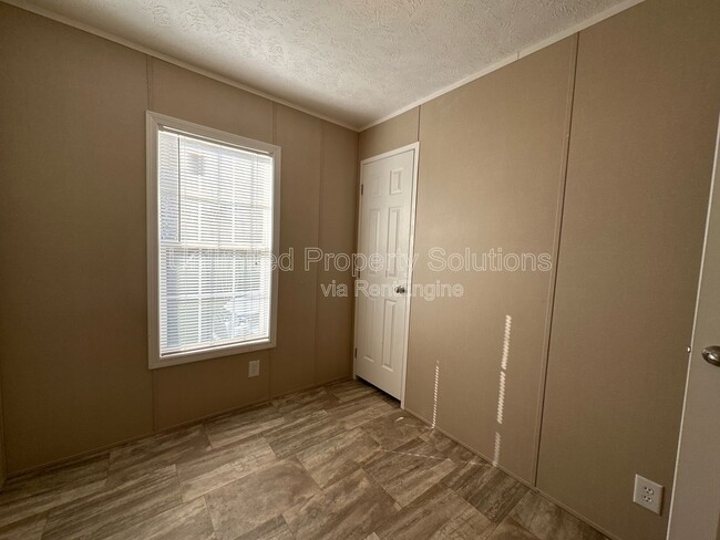 Building Photo - 9765 Old Mill Rd