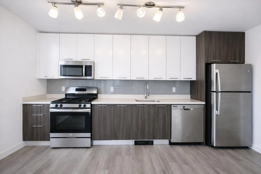Building Photo - 1524 Sheepshead Bay Rd