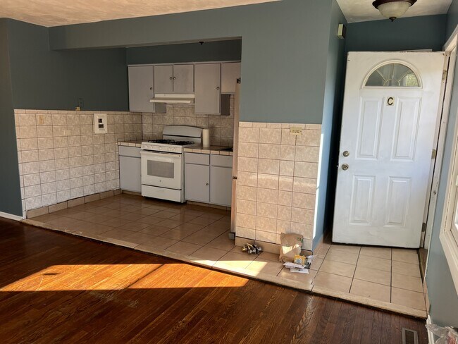 Building Photo - 82 W Michael Ln