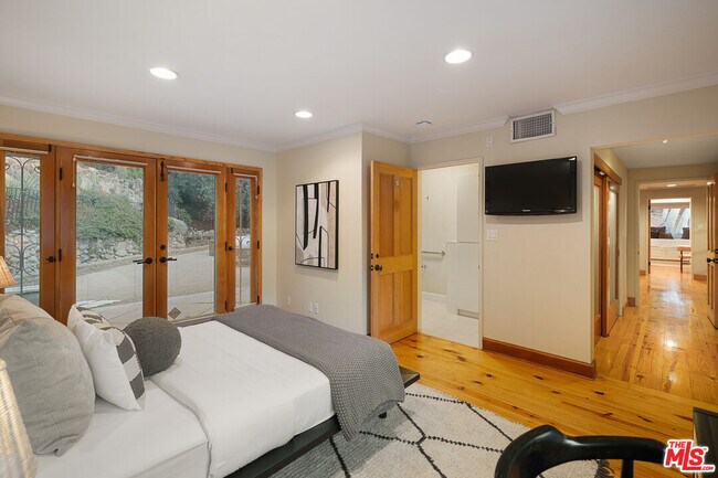 Building Photo - 7972 Mulholland Dr