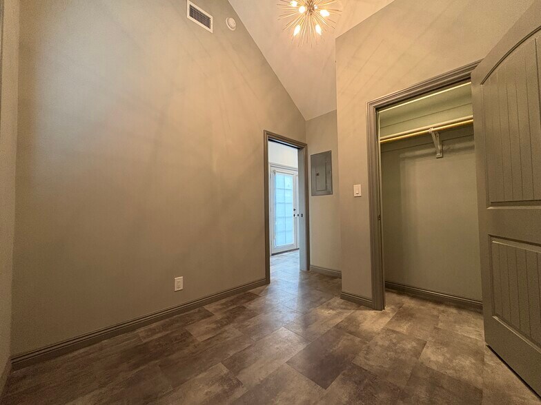 Building Photo - 1714 N Lincoln St