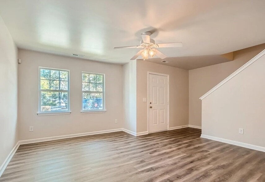 Building Photo - 307 Drury Dr