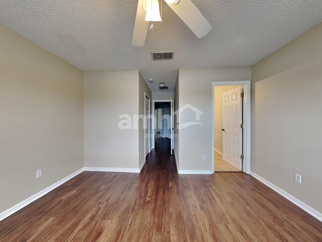 Building Photo - 1540 Sherbourne St